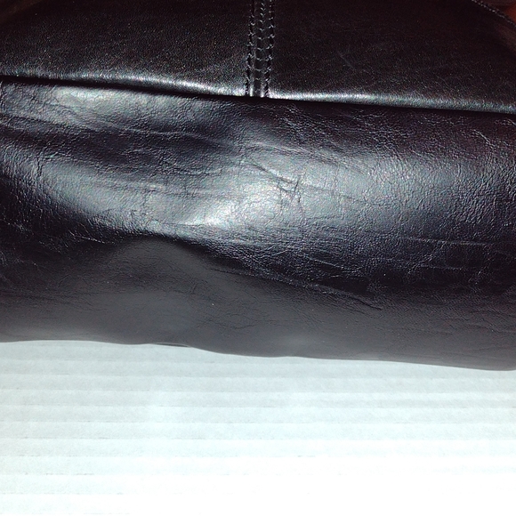 TIGNANELLO Black Genuine Leather Crossbody Bag w/RFID safe Credit Card holder - Picture 6 of 11